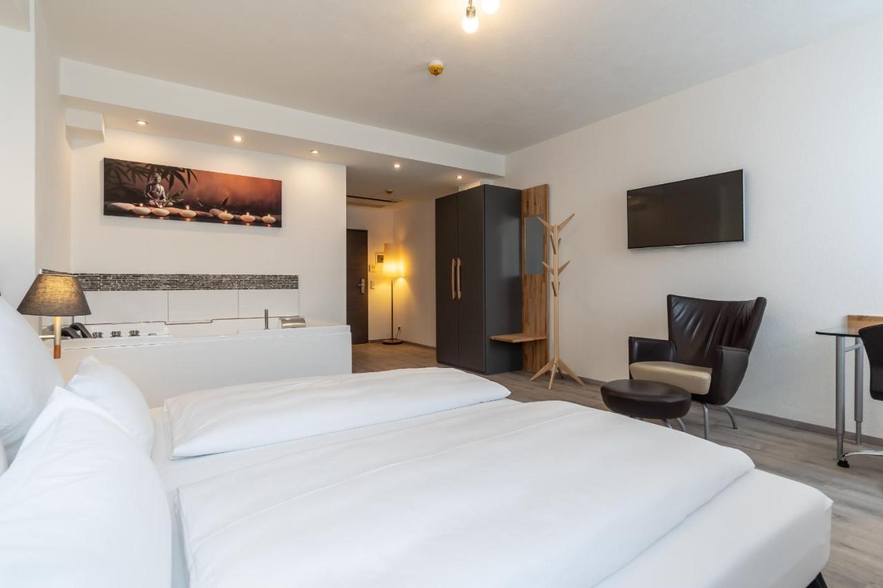 Hotel In Laisen Ройтлинген Экстерьер фото