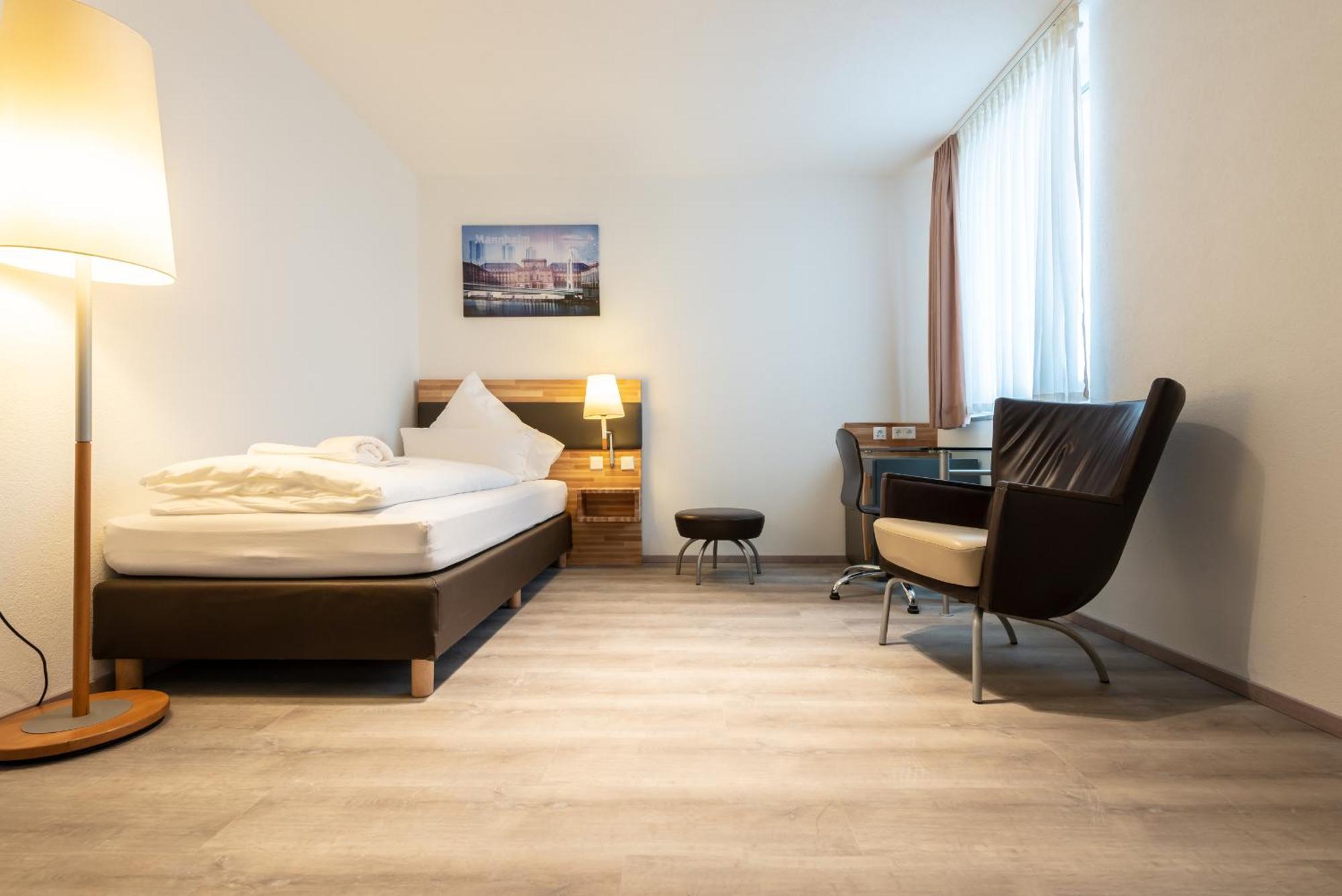 Hotel In Laisen Ройтлинген Номер фото