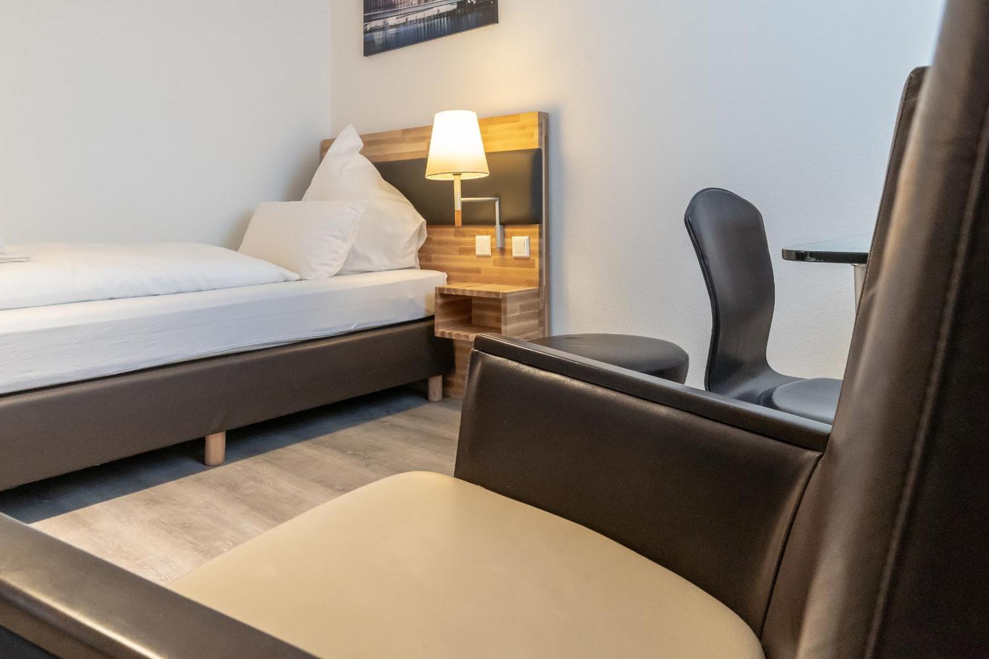 Hotel In Laisen Ройтлинген Номер фото