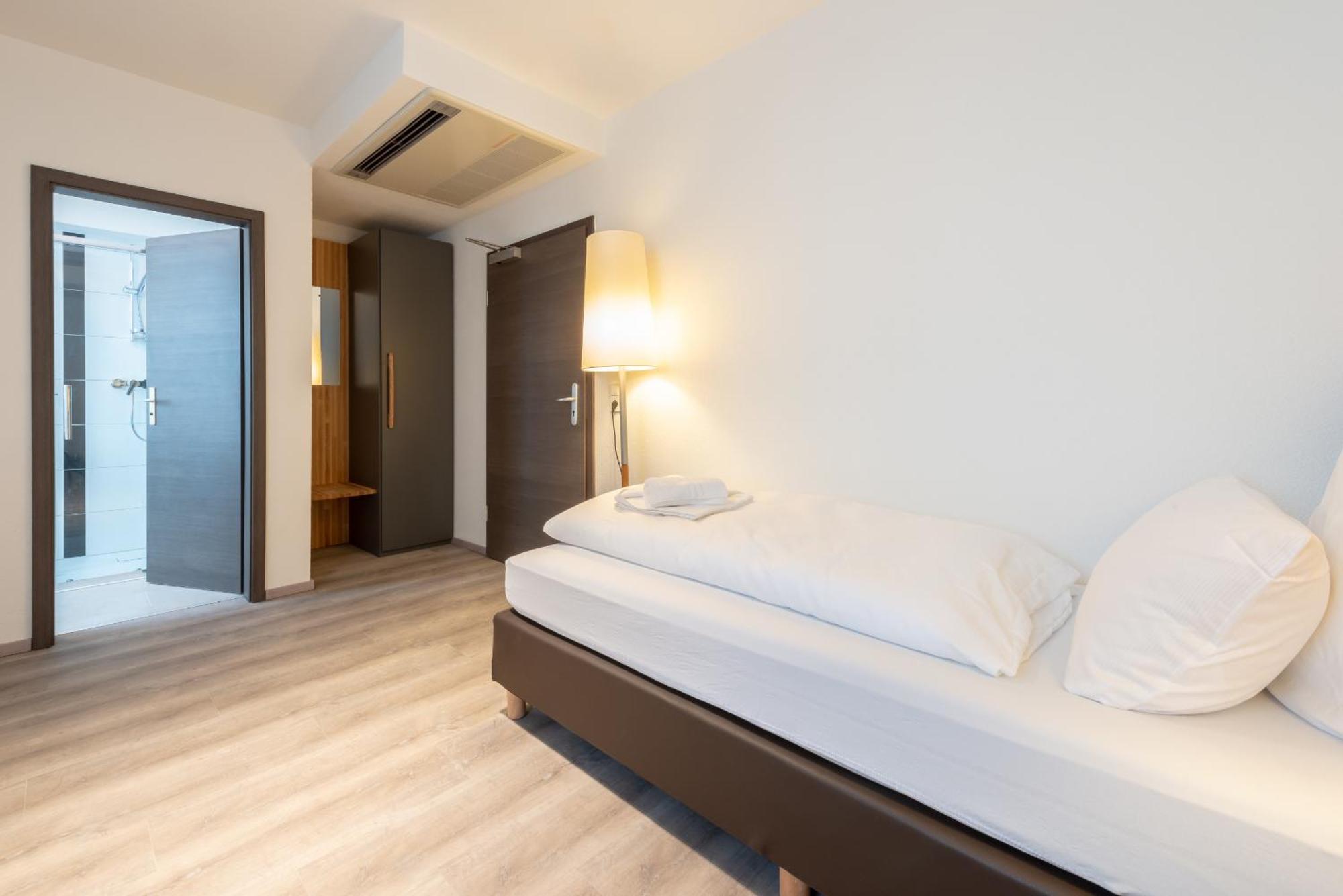 Hotel In Laisen Ройтлинген Номер фото