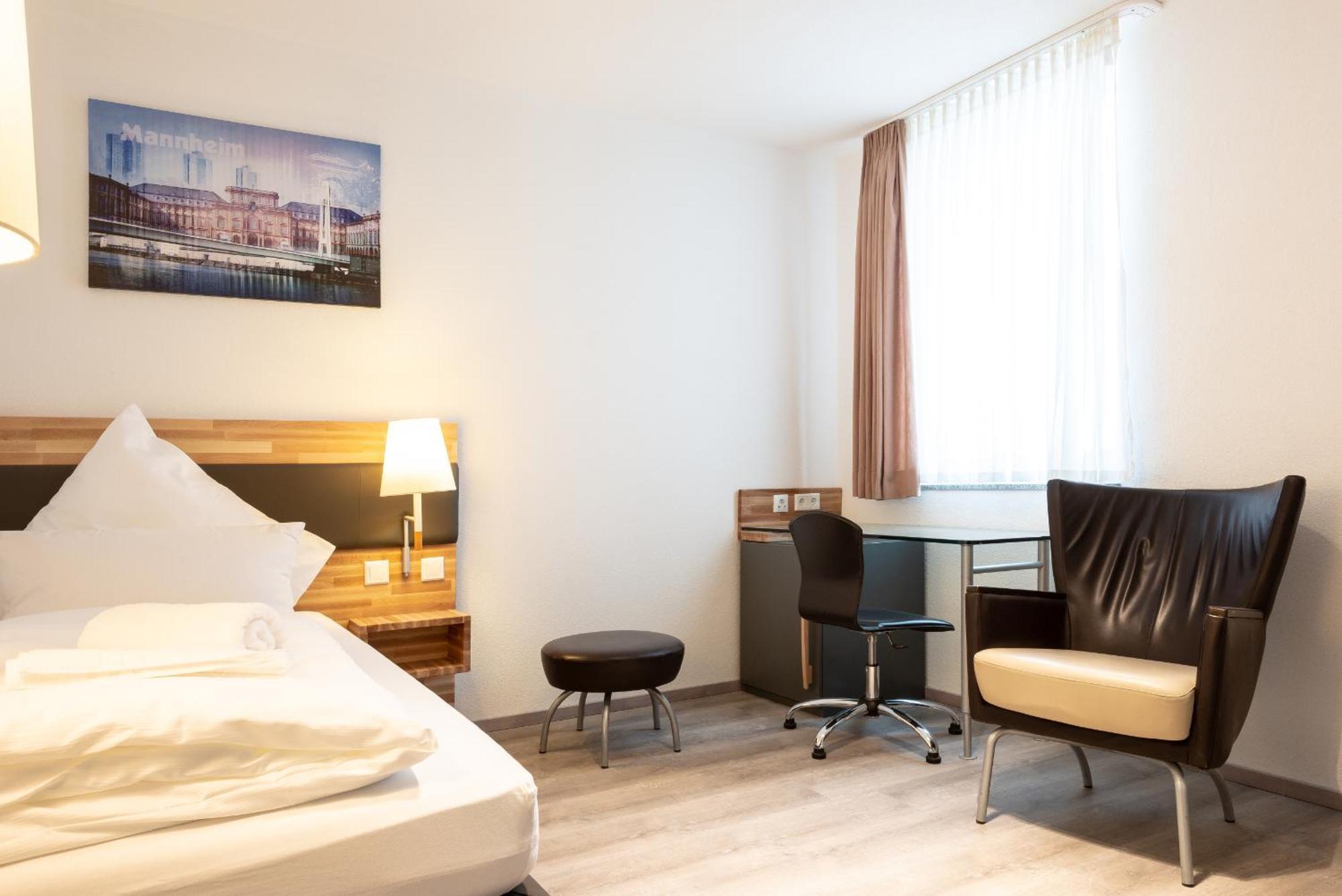 Hotel In Laisen Ройтлинген Номер фото